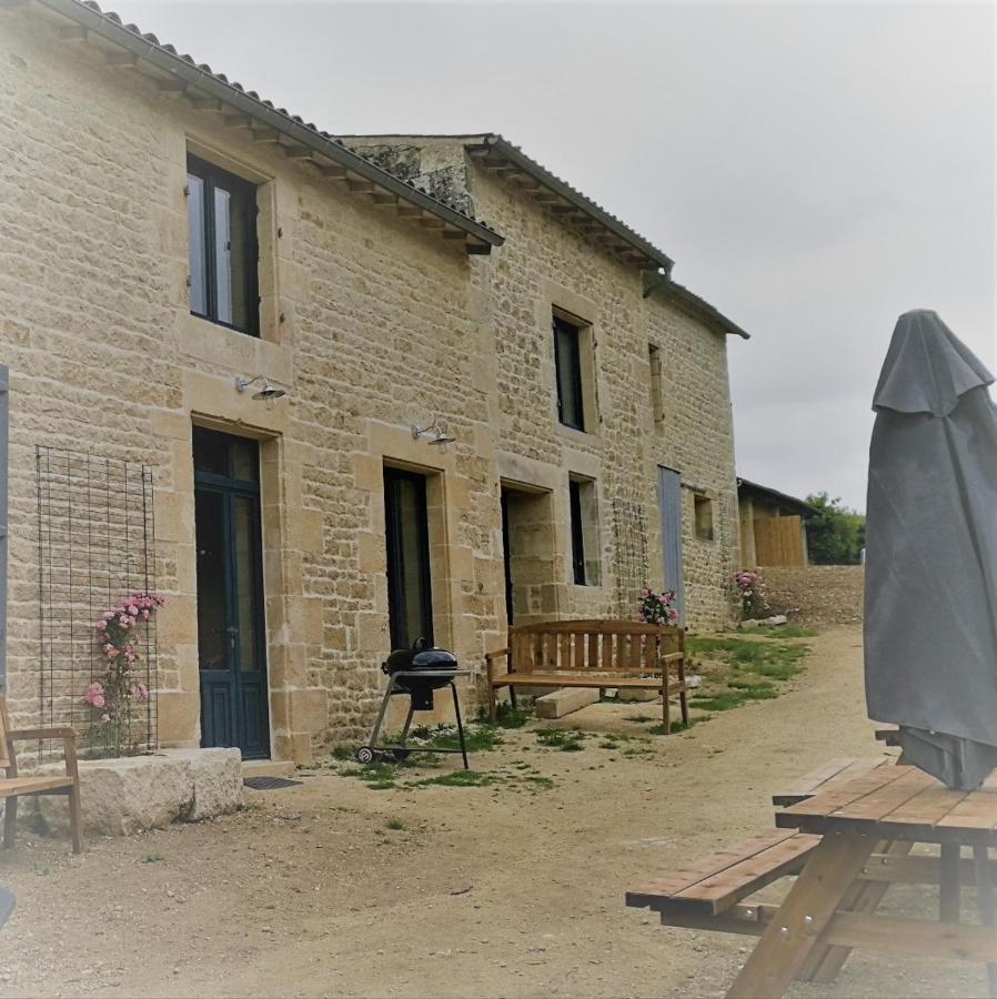Château des Loups - Les Cèdres Bleus Echire Exterior foto