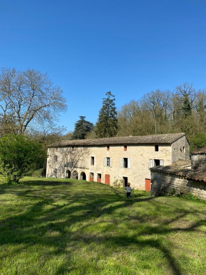 Château des Loups - Les Cèdres Bleus Echire Exterior foto